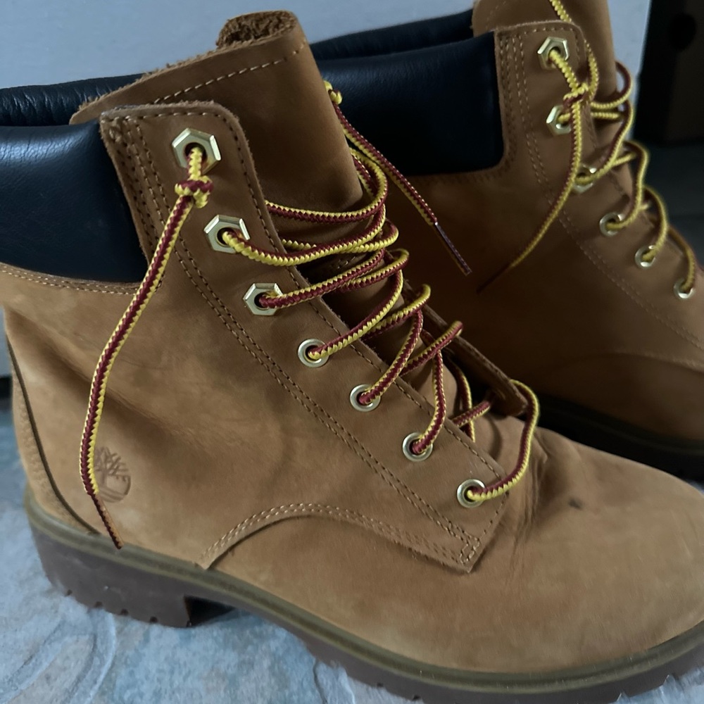 Women’s size 7 Timberland boot